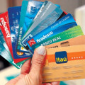 Cresce número de brasileiros que utilizam cartões de crédito e débito