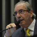 Cunha anuncia recuo na concessão de passagens para cônjuges de parlamentares