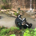 Motorista com sinais de embriaguez cai da ribanceira de riacho em Santana