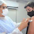 Covid-19: Alagoas autoriza dose de reforço da vacina para todos os adultos
