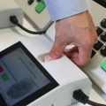 TSE apresenta novo modelo de urna eletrônica para eleições de 2022
