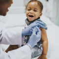 Covid-19: Ministério da Saúde recomenda dose de reforço para crianças de 3 e 4 anos