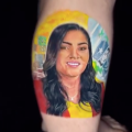 Ouro Branco: Moradora tatua rosto da prefeita da cidade em seu corpo