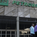 Valor de mercado da Petrobras na bolsa de S茫o Paulo tem novo recorde