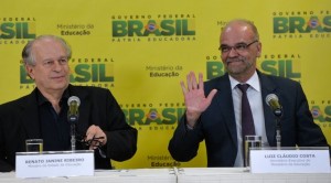 Renato Janine divulgou balanço do primeiro semestre de 2015 (Foto: Wilson Dias / Agência Brasil)